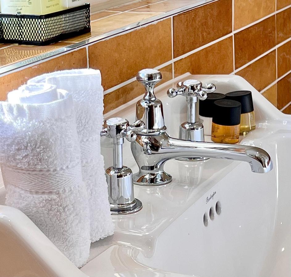 The Kings Head Hotel Dorking Ngoại thất bức ảnh